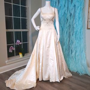Marisa 100% Silk Crystal Wedding Gown New 10 (4)